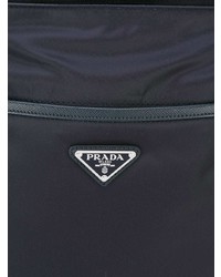 Темно-синяя сумка почтальона от Prada