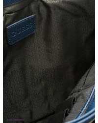Темно-синяя сумка почтальона от GUESS