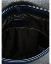 Темно-синяя сумка почтальона от GUESS