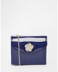 Темно-синяя сумка через плечо с цветочным принтом