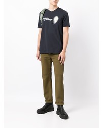 Мужская темно-синяя футболка с v-образным вырезом с принтом от Armani Exchange