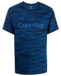 Мужская темно-синяя футболка с круглым вырезом с камуфляжным принтом от Calvin Klein