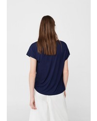 Женская темно-синяя футболка от Mango