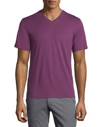 Фиолетовая футболка с v-образным вырезом