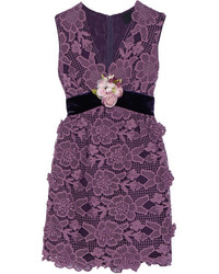 Фиолетовое кружевное платье от Anna Sui