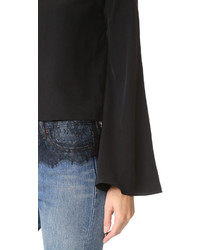 Черная блузка с длинным рукавом