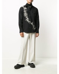 Мужская черная джинсовая рубашка с вышивкой от Alexander McQueen
