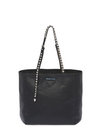 Черная кожаная большая сумка с шипами от Prada