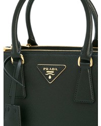 Черная кожаная большая сумка от Prada