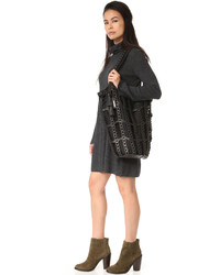 Черная кожаная большая сумка от Zimmermann