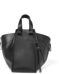 Черная кожаная большая сумка от Loewe