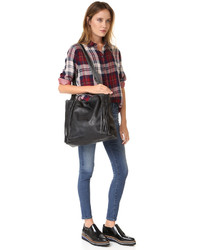 Черная кожаная большая сумка от Cleobella