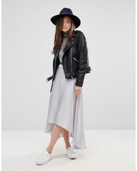 Женская черная кожаная косуха с вышивкой от Gestuz