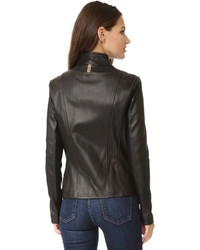 Женская черная кожаная куртка от Mackage