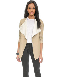 Женская черная кожаная куртка от Mackage