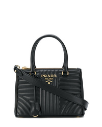 Черная кожаная стеганая большая сумка от Prada