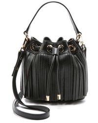Черная кожаная сумка-мешок c бахромой от Milly