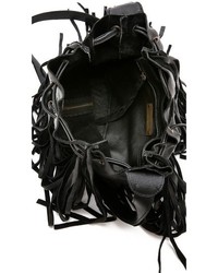 Черная кожаная сумка-мешок c бахромой от Cleobella