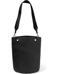 Черная кожаная сумка-мешок с рельефным рисунком