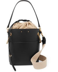 Черная кожаная сумка-мешок с украшением от Chloé