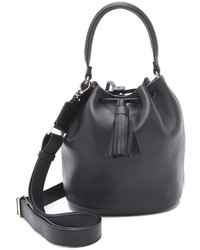 Черная кожаная сумка-мешок от Anya Hindmarch