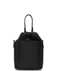 Черная кожаная сумка-мешок от Maison Margiela