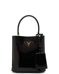 Черная кожаная сумка-мешок от Prada