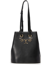 Черная кожаная сумка-мешок от Charlotte Olympia