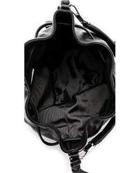 Черная кожаная сумка-мешок от Elizabeth and James