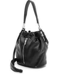 Черная кожаная сумка-мешок от Elizabeth and James