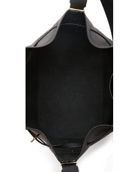 Черная кожаная сумка-мешок от Sophie Hulme