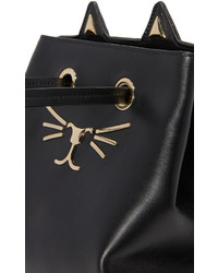 Черная кожаная сумка-мешок от Charlotte Olympia