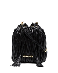 Черная кожаная сумка-мешок от Miu Miu