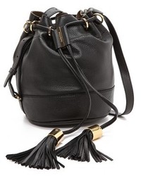 Черная кожаная сумка-мешок от See by Chloe