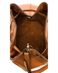 Черная кожаная сумка-мешок от Tory Burch