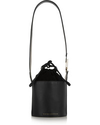 Черная кожаная сумка-мешок от Victoria Beckham
