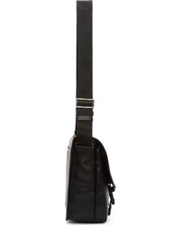 Черная кожаная сумка почтальона от Givenchy
