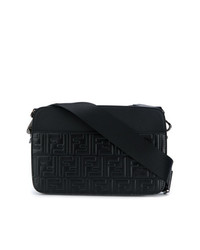 Черная кожаная сумка почтальона от Fendi