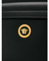 Черная кожаная сумка почтальона от Versace