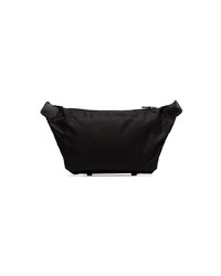 Черная кожаная сумка почтальона от Prada