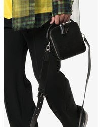 Черная кожаная сумка почтальона от Prada