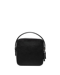 Черная кожаная сумка почтальона от Prada