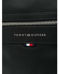 Черная кожаная сумка почтальона от Tommy Hilfiger