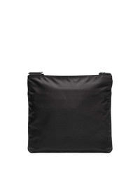 Черная кожаная сумка почтальона от Prada