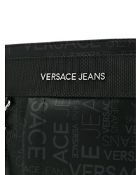 Черная кожаная сумка почтальона от Versace Jeans