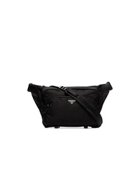 Черная кожаная сумка почтальона от Prada