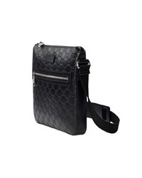 Черная кожаная сумка почтальона от Gucci