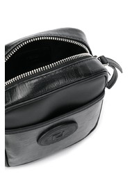 Черная кожаная сумка почтальона от Fendi