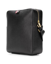 Черная кожаная сумка почтальона от Thom Browne