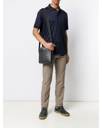 Черная кожаная сумка почтальона от Michael Kors